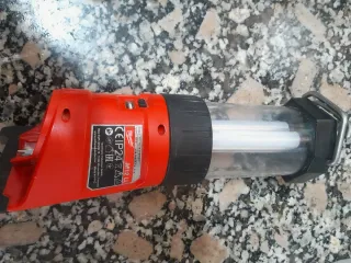 Linterna Milwaukee M12 LL