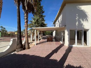 Chalet en venta en Peña de las Águilas en Elche