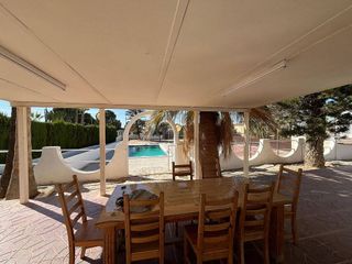 Chalet en venta en Peña de las Águilas en Elche