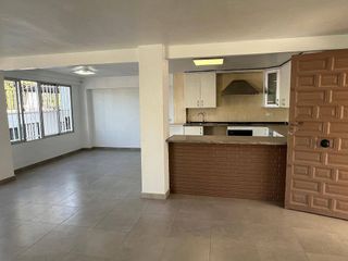Chalet en venta en Peña de las Águilas en Elche