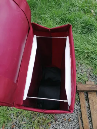 Carro de la compra rojo y gris