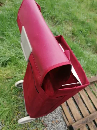 Carro de la compra rojo y gris