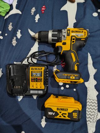 Taladro Dewalt con Batería y Cargador