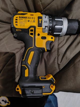 Taladro Dewalt con Batería y Cargador