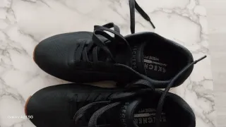 Zapatillas Skechers Negras y Marrones