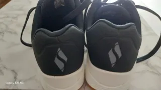 Zapatillas Skechers Negras y Marrones