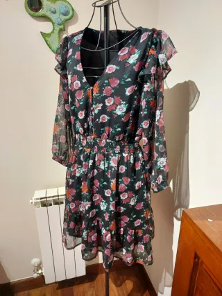 Vestido Tiffosi floral negro manga larga