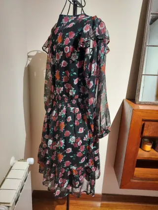 Vestido Tiffosi floral negro manga larga