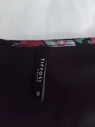 Vestido Tiffosi floral negro manga larga