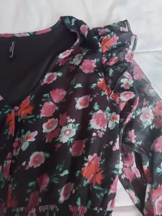 Vestido Tiffosi floral negro manga larga