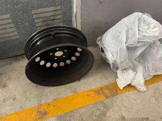 Neumático y llanta de coche R15