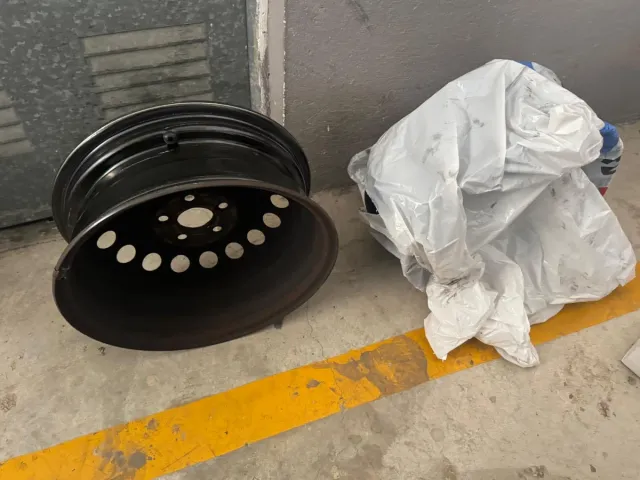 Neumático y llanta de coche R15