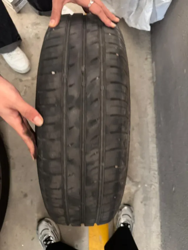 Neumático y llanta de coche R15