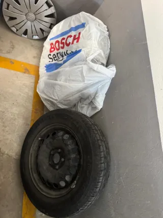 Neumático y llanta de coche R15