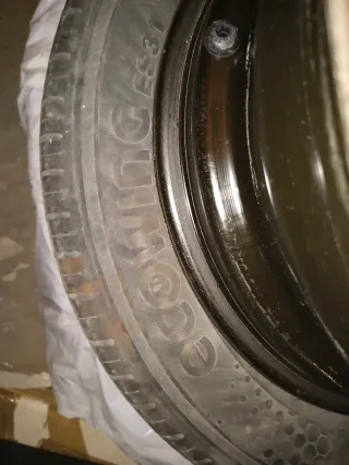 Neumático y llanta de coche R15