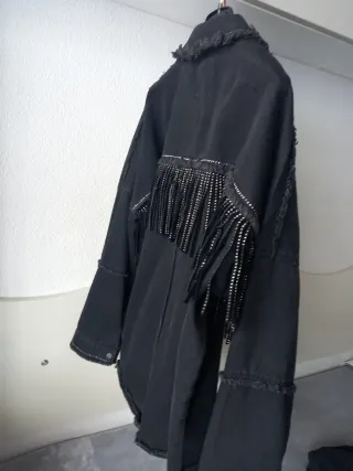 Cazadora Zara mujer negra con flecos