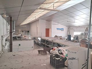 Nave industrial en alquiler en Canovelles