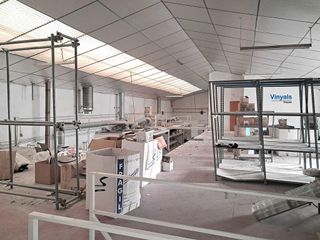 Nave industrial en alquiler en Canovelles