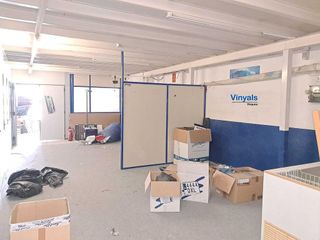 Nave industrial en alquiler en Canovelles