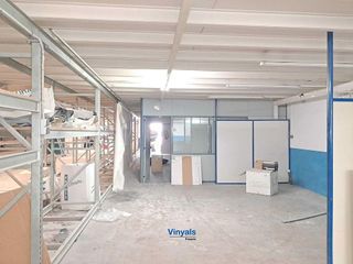 Nave industrial en alquiler en Canovelles