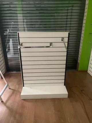 Góndola expositora tienda