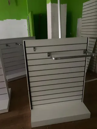 Góndola expositora tienda