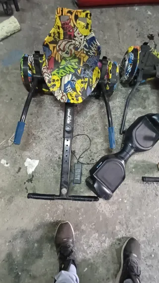 Patinete eléctrico con accesorio