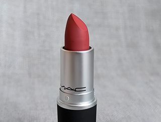 Barra de labios Powder Kiss Lipstick MAC (NUEVO)