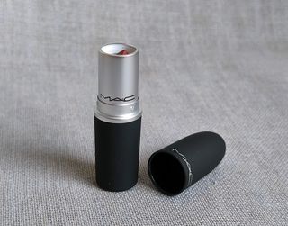 Barra de labios Powder Kiss Lipstick MAC (NUEVO)