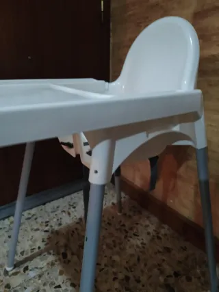 Trona de bebé blanca