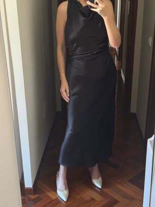 Vestido largo de satén negro