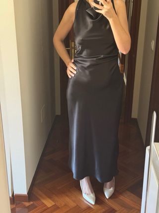 Vestido largo de satén negro