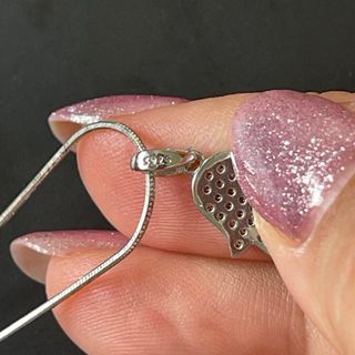 Elegante conjunto de collar y pendientes elaborado