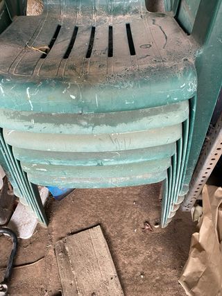 Sillas de plástico apilables verdes