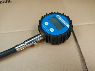 Manómetro digital presión neumáticos Cartrend