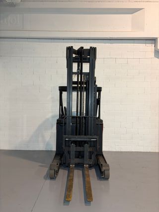 Carretilla Linde R14 Retráctil Triplex