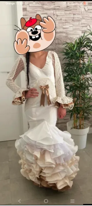 Traje de flamenca blanco y beige