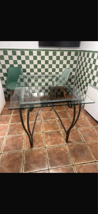 Mesa cristal y patas hierro