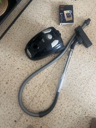 Aspirador AEG Negro