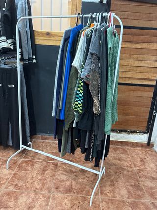 2 Percheros Metálicos Blancos