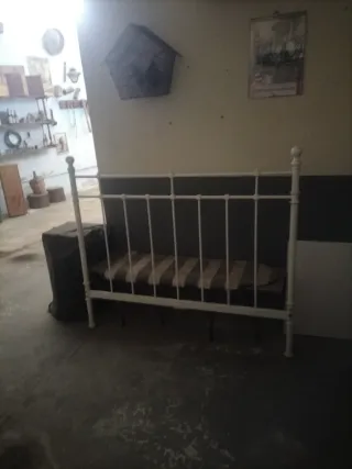 Cabecero de cama metálico blanco