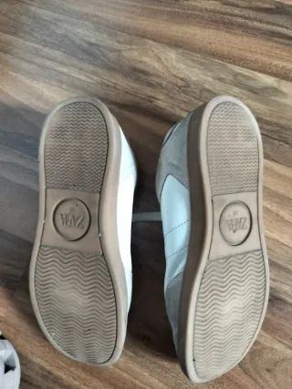 Zapatillas Zara Beige y Blancas