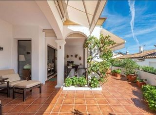 Casa adosada en alquiler en Benahavís