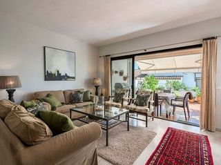 Casa adosada en alquiler en Benahavís