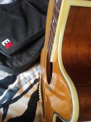 Guitarra eléctroacustica ibanez más estuche
