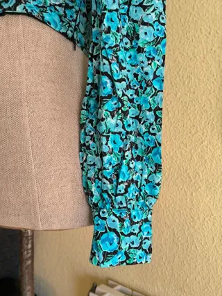 Top floral manga larga