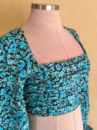 Top floral manga larga