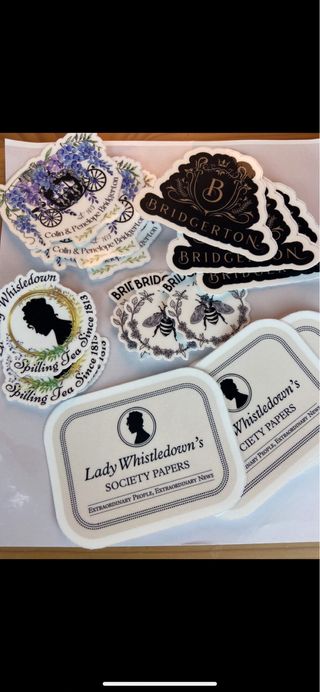 Lote charms y anillo Bridgerton