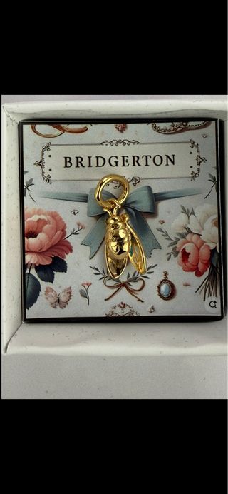 Lote charms y anillo Bridgerton