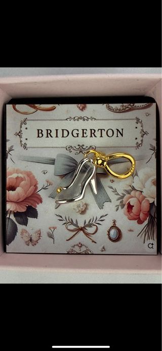 Lote charms y anillo Bridgerton